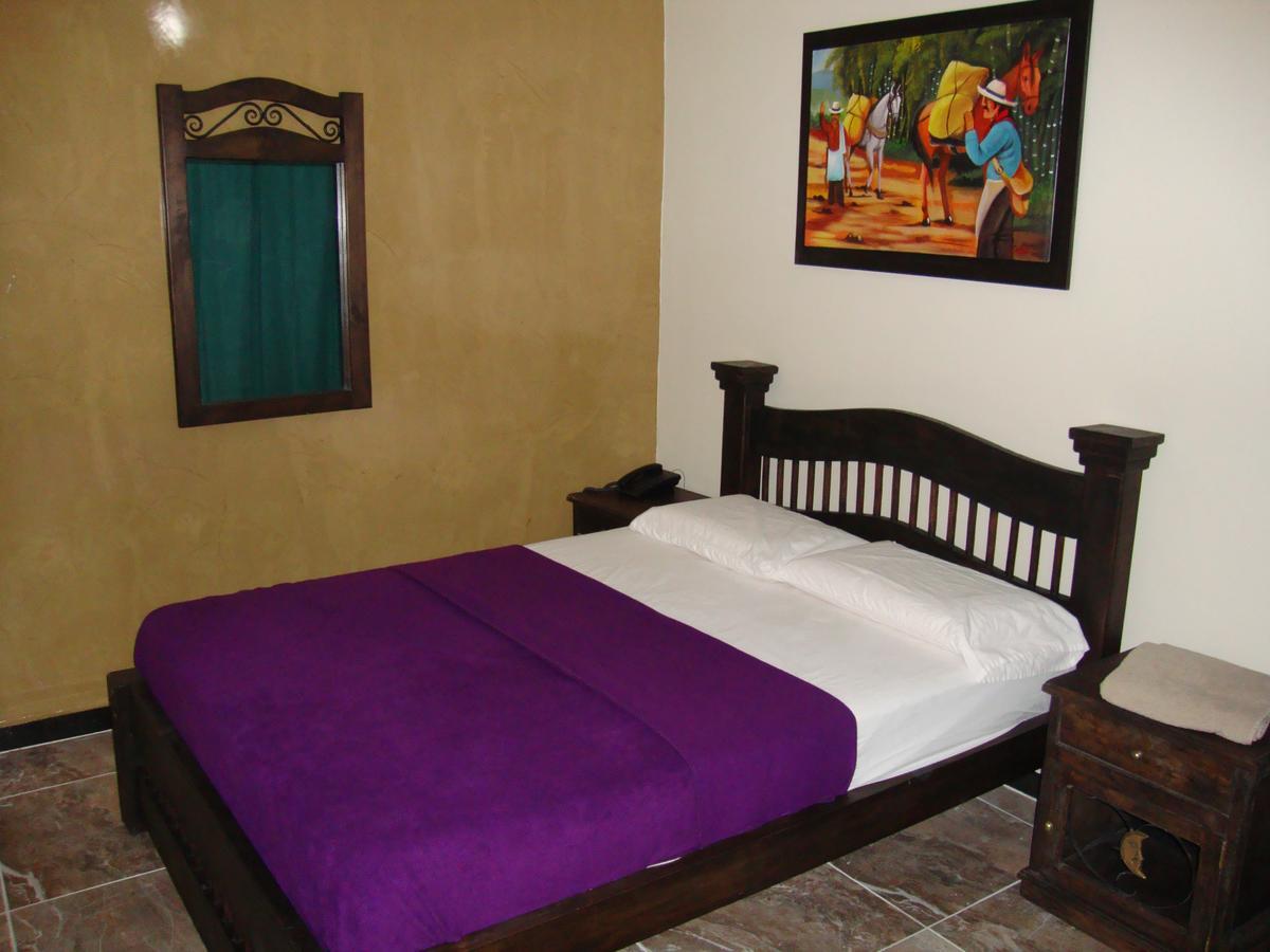 Hotel Emperatriz Armenia  Extérieur photo