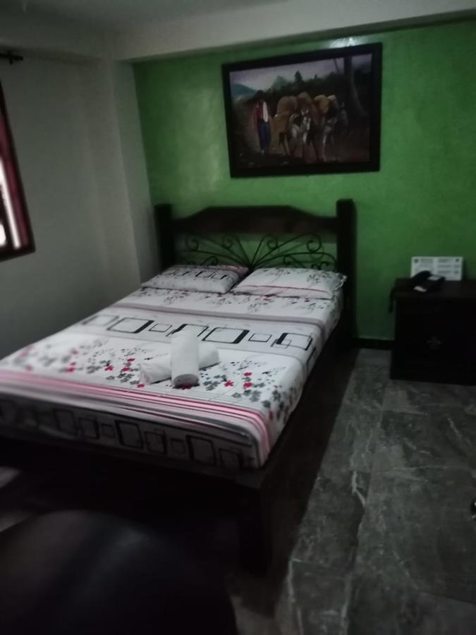 Hotel Emperatriz Armenia  Extérieur photo