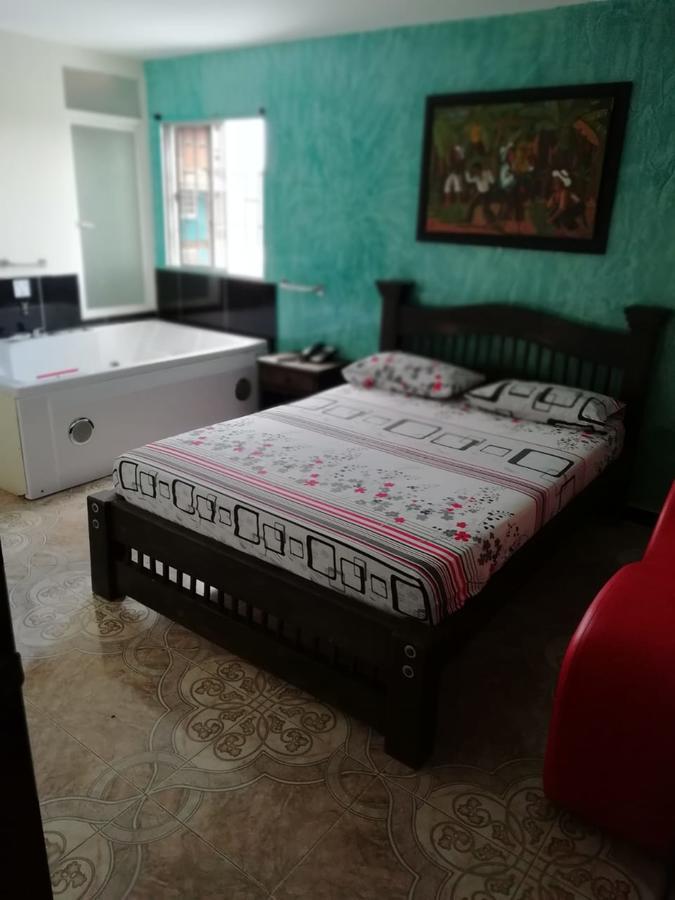 Hotel Emperatriz Armenia  Extérieur photo
