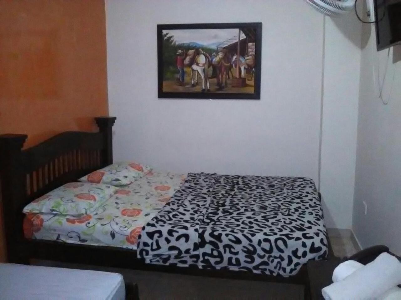 Hotel Emperatriz Armenia  Extérieur photo