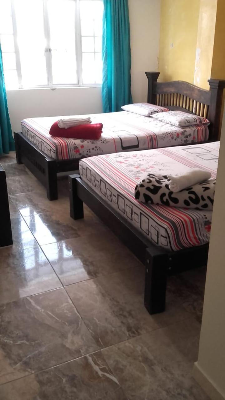 Hotel Emperatriz Armenia  Extérieur photo